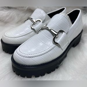 STEVE MADDEN WHITE CROCO CHUNKY SLIP-ON LOAFER - Runs small. 6-6.5 fit